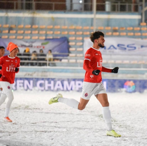 开云体育下载入口-我拿200美元月薪来到-19度的蒙古踢球，如今在中国香港薪水翻10倍