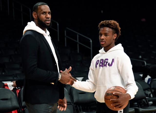 谁会让詹姆斯在训练中走神？父子同队的体验太特别