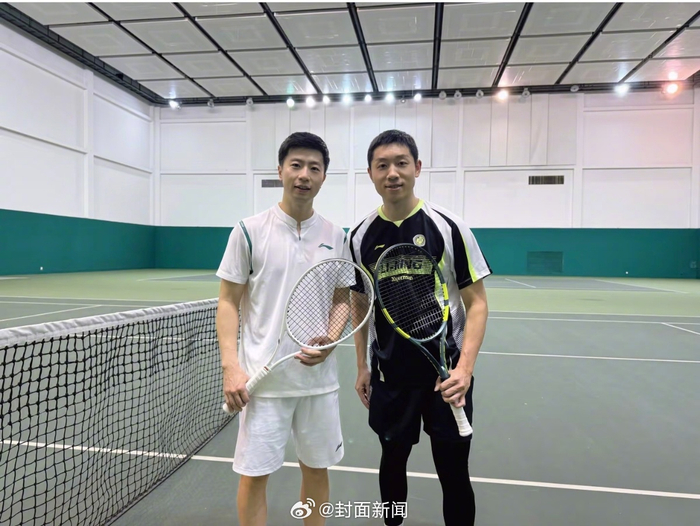 开云体育下载官网-许昕马龙网球场合影调侃球场见|配文_新浪体育_新浪新闻