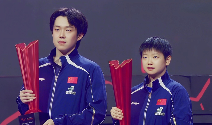 开云体育下载入口-国乒机场照：孙颖莎被围堵，王曼昱陈幸同陈熠聚餐，林诗栋无表情|新加坡|大满贯|教练|王皓_新浪体育_新浪新闻