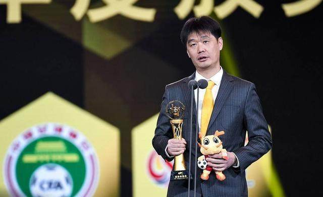 开云体育下载网址-京媒：李霄鹏非过渡主帅 国足新教练组或中西合璧